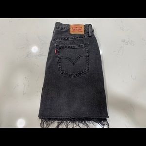 Raw Edge High Wasted Levi’s Skirt